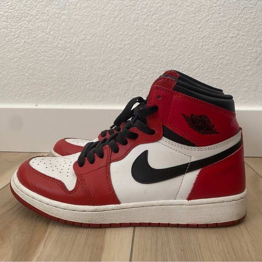 Retro Jordan Chicago 1 (2015) Size 6.5Y